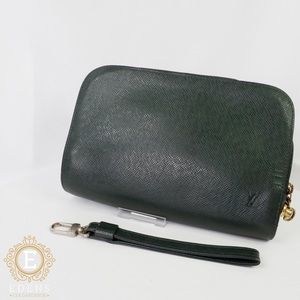 •Authentic Louis Vuitton Taiga Baikal•